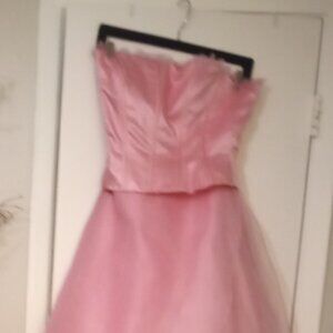 Jouani women's off the shoulders pink gown size 8 with back draw string